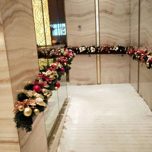 Sapin de Noël artificiel haut de gamme en épicéa vert, avec brins articulés, décoration de Noël, couronnes et guirlandes de Noël - Product Image 1
