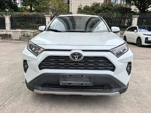 <span class=keywords><strong>RAV4</strong></span> 2024 2.0L CVT Traction Avant Version Urbaine Fabriqué en Chine Économique en Carburant Nouveau SUV avec Haute Technologie pour les Déplacements en Ville - Product Image 1