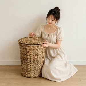 Cesta de Almacenamiento de Ratán Natural con Tapa y Asa, Forma Circular, Estilo Rústico, para Guardar Ropa - Product Image 1