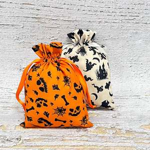 ถุงผ้าออร์แกนิคแบบมีเชือกผูกสำหรับใส่ของขวัญฮาโลวีน ปักโลโก้ สร้อยข้อมือ นาฬิกา ต่างหู ของตกแต่ง พิมพ์สกรีน - Product Image 2