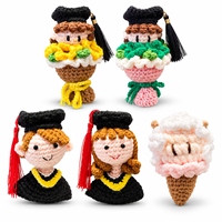 Breloques de porte-clés de graduation au crochet avec mini-bouquets, figurines de diplômés et modèles d'agneaux en peluche