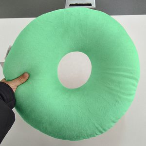 Coussin rond en peluche personnalisé avec logo, en forme de donut, avec trou pour oreilles, pour dormeurs - Product Image 1