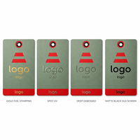 Étiquette suspendue personnalisée en papier recyclé écologique pour vêtements, avec logo, dorure à chaud et vernis sélectif UV, pour marque de vêtements