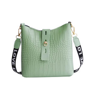 Vente en gros pas cher Designer en cuir de crocodile dames Pu fille petit seau haute capacité sacs à main pour femmes - Product Image 1
