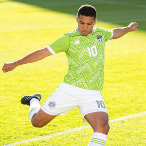 Tenues de football personnalisées et maillots de football respirants à séchage rapide pour hommes et jeunes avec impression par sublimation OEM - Product Image 5