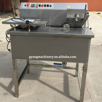 Machine de moulage de chocolat d'enrobage de sucrerie Machine de gâchage de chocolat avec des ventes popularisées par table vibrante