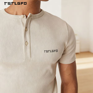 Haut en tricot pour homme de haute qualité, boutonné, en jersey de coton beige, coupe ajustée, manches courtes, essentiel pour la superposition - Product Image 5