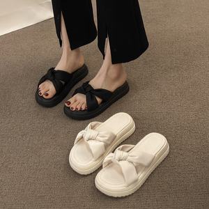 Zapatillas de suela blanda para mujer, zapatos de mujer de nuevo estilo, a la moda, de suela gruesa, con una sola correa, adecuados para exteriores, zapatos de playa para mujer - Product Image 2