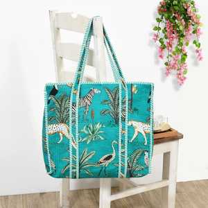 Kit de Maquillaje de Algodón 100% Puro de Primera Calidad para Mujer, Estampados de Animales y Flores, Correa de Hombro, Diseño Ligero con Cierre - Product Image 6