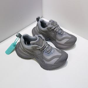 Zapatillas de Deporte de Moda Estilo Retro Personalizadas al por Mayor para Hombre y Mujer, con Suela Gruesa e Impermeables para Correr - Product Image 3