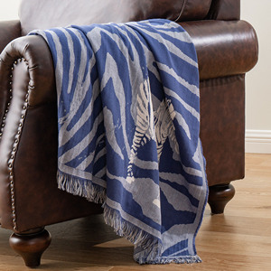 Manta de tela jacquard suave y transpirable con patrón animal y borlas, ideal para sala de estar y <span class=keywords><strong>camping</strong></span> al aire libre, suministro a granel. - Product Image 5