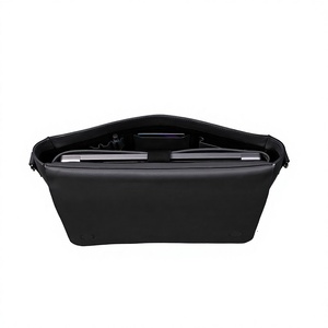 Sac bandoulière unisexe en cuir véritable ELYSIAN INDUSTRIES, noir uni, sangle réglable, poignée souple, durable, usage quotidien, 20-30L - Product Image 2
