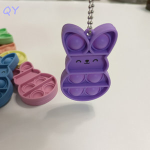 Porte-clés Lapin de Dessin Animé QY en Silicone, Jouet Anti-Stress Coloré pour Pâques, Pendentif Chaîne Accessoire - Product Image 3