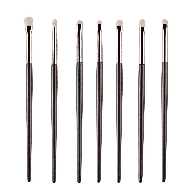 7 white-bristled eyeshadow brushes