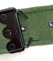 Hochwertiger 5,5 cm grüner Baumwoll gürtel mit Löchern und 22 Stück Ösen und Haken nieten