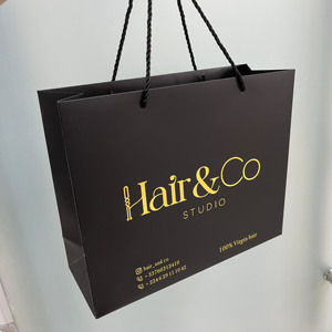 Bolsas de Papel Negras Ecológicas Personalizadas con Logotipo Impreso en Lámina Plateada para Empaque de Extensiones de Cabello - Product Image 6