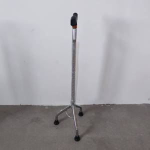 Canne de marche à quatre pieds en alliage d'aluminium avec poignée antidérapante, aide à la mobilité pour personnes âgées, utilisation en extérieur - Product Image 2