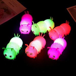 Jouets lumineux en forme de chenille à trois segments, en plastique, avec lumière clignotante, anti-stress, pour jeunes, unisexe - Product Image 3