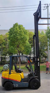 Chariot élévateur TCM 3T d'occasion de haute qualité avec moteur diesel/gaz ISUZU d'origine pour les industries de vente au détail, directement du Japon, 3T 5T 10T 20T - Product Image 2