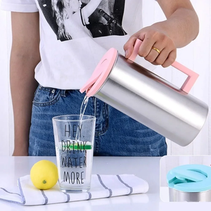 เหยือกสแตนเลส 1.6 ลิตร ขวดน้ำอเนกประสงค์สำหรับใช้ในบ้าน กาต้มน้ำชา เหยือกโลหะสำหรับงานปาร์ตี้ แคมป์ปิ้ง ครัว ท่องเที่ยว ใส่นม - Product Image 6