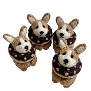 Décoration de Noël en feutre de laine fait main, chien Corgi en forme de beignet, petit animal, décoration intérieure, style mignon, à suspendre au mur, blanc et bleu - Product Image 1