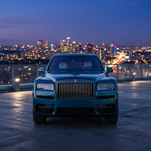 Rolls-Royce SUV 2025, Asientos de Cuero Blanco, Ruedas R21, Techo Panorámico, Faros LED, Transmisión Automática, Gasolina, Volante a la Izquierda - Product Image 1