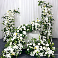Arche de fleurs artificielles en soie blanche personnalisée, arrangement floral artificiel durable avec roses blanches et anthuriums pour mariage