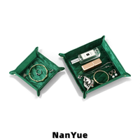 Plateau à bijoux en velours matelassé carré à boutons-pression, multi-tailles, pliable et empilable, pour présentation de bagues, boucles d'oreilles et colliers sur comptoir