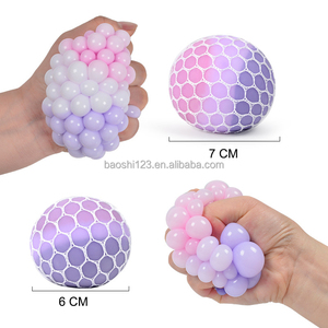 Pelota Antiestrés de Uva que Cambia de Color, Juguete Blandito Novedoso para Apretar, Juguete Sensorial para Niños y Adultos, Alivio de la Ansiedad - Product Image 4