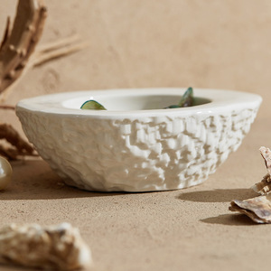 Bol en céramique blanche haut de gamme à forme irrégulière, isotherme et écologique, pour la restauration et les fêtes - Product Image 3