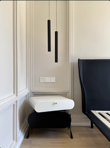 طاولة نوم بيضاء بسيطة وعصرية بجانب السرير طاولة نوم من الفولاذ المقاوم للصدأ مع لوح للاستخدام المنزلي والفندقي - Product Image 3