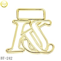 Porte-clés avec lettres dorées personnalisées Sacs en cuir de luxe en alliage de zinc Accessoire avec étiquette à chaîne en métal pour bagage étanche portable