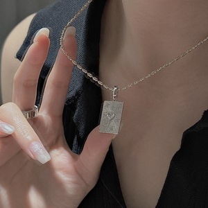 Pendentif en argent pur S925 à six branches avec un design de cœur carré, style antique à la mode, simple et cool, motif de niche - Product Image 2