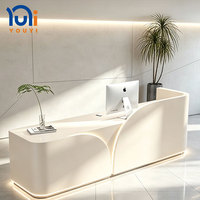 Bureau de réception moderne en bois crème écologique sur mesure pour salon de beauté, spa, clinique et salon de manucure - Design circulaire compact
