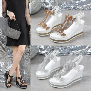 รองเท้าแตะส้นเตารีดตกแต่งลายผีเสื้อสำหรับผู้หญิงใหม่2025รองเท้าแฟชั่นลำลองเปิดนิ้วรองเท้าวันหยุดปาร์ตี้ที่จำเป็น - Product Image 4