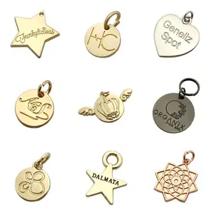 Custom made logo inciso in oro a buon mercato del pendente dei monili del metallo tag fascini per la collana/braccialetto