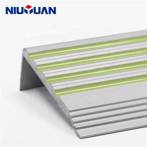 NIUYUAN <span class=keywords><strong>Precio</strong></span> <span class=keywords><strong>de</strong></span> fábrica Seguridad Resplandor en la oscuridad Tira luminosa Nariz <span class=keywords><strong>de</strong></span> escalera - Product Image 1