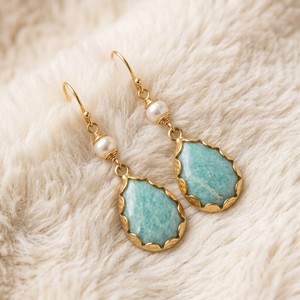 Pendientes colgantes de latón chapado en oro con amazonita en forma de lágrima, joyería de piedra natural personalizada al por mayor para mujer, OEM/ODM. - Product Image 3