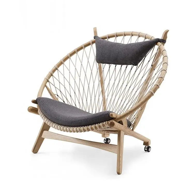 Cadeira de lazer de madeira luxuosa com aro de tecido de venda quente para lazer com rodas usada para varanda e café poltrona de couro