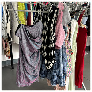 เสื้อผ้าแฟชั่นสตรีแบบคละแบบ  รวมเสื้อครอปท็อป เสื้อผ้าลำลอง ชุดเดรส  แบรนด์ต่างๆ ของใหม่และมือสอง - Product Image 1