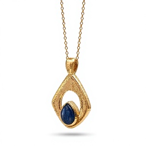 Collier en argent sterling 925 avec saphir bleu – Pendentif cabochon en forme de goutte d'eau en vermeil doré - Product Image 2