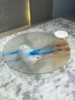 Luxuriöser High-End Wasserwellen-Effekt Gehärtetes Glas Massiver Marmor Farbenfroher Runder Couchtisch Minimalistisches Designer-Modell