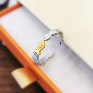 Anello a Forma di Pesce per Donne, Bicolore, Minimalista, Regolabile, per Uso Quotidiano, Stile Studentesco, Gioiello Statement - Product Image 2