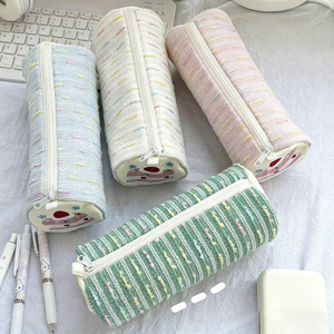 Trousse à crayons en polyester motif <span class=keywords><strong>fraise</strong></span> de dessin animé GF, sac à pinceaux de maquillage, fermeture éclair, grande capacité, sac de voyage pour cosmétiques et papeterie - Product Image 2