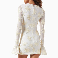Commerce extérieur haut de gamme européen et américain : Nouvelle collection de chemisiers sexy en dentelle brodée florale, anti-statique, à manches longues, coupe ajustée, sans col, pour le printemps.