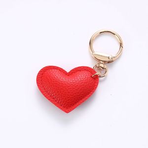 Llavero Colgante Antipérdida con Forma de Corazón, de Metal y Cuero, para Mochila y Bolso, Estilo Lindo, Adorno Colgante con Serigrafía - Product Image 3