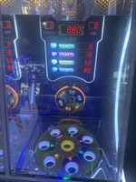 Distributeur automatique de jeu de loterie en plastique automatique de stand de carnaval à profit élevé pour les jeux de course à trois joueurs d'enfants