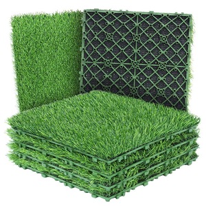 Dalles de gazon artificiel emboîtables personnalisées 30/60 mm, gazon <span class=keywords><strong>puzzle</strong></span> pour terrains de badminton/tennis/football, fil micro-tressé CE - Product Image 2