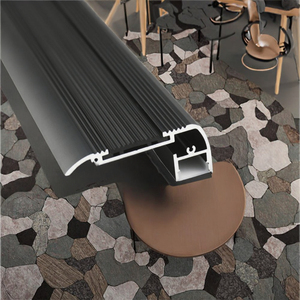 Profil d'escalier led 65*28MM avec <span class=keywords><strong>canal</strong></span> en aluminium antidérapant pour décorations de cinéma et d'hôtel - Product Image 2