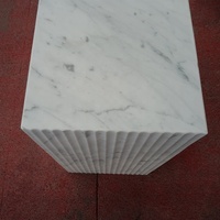 Tablette de table en marbre onyx bleu cristal brillant, base cubique, ondulée, en marbre de Carrare, piédestal, socle, table d'appoint
